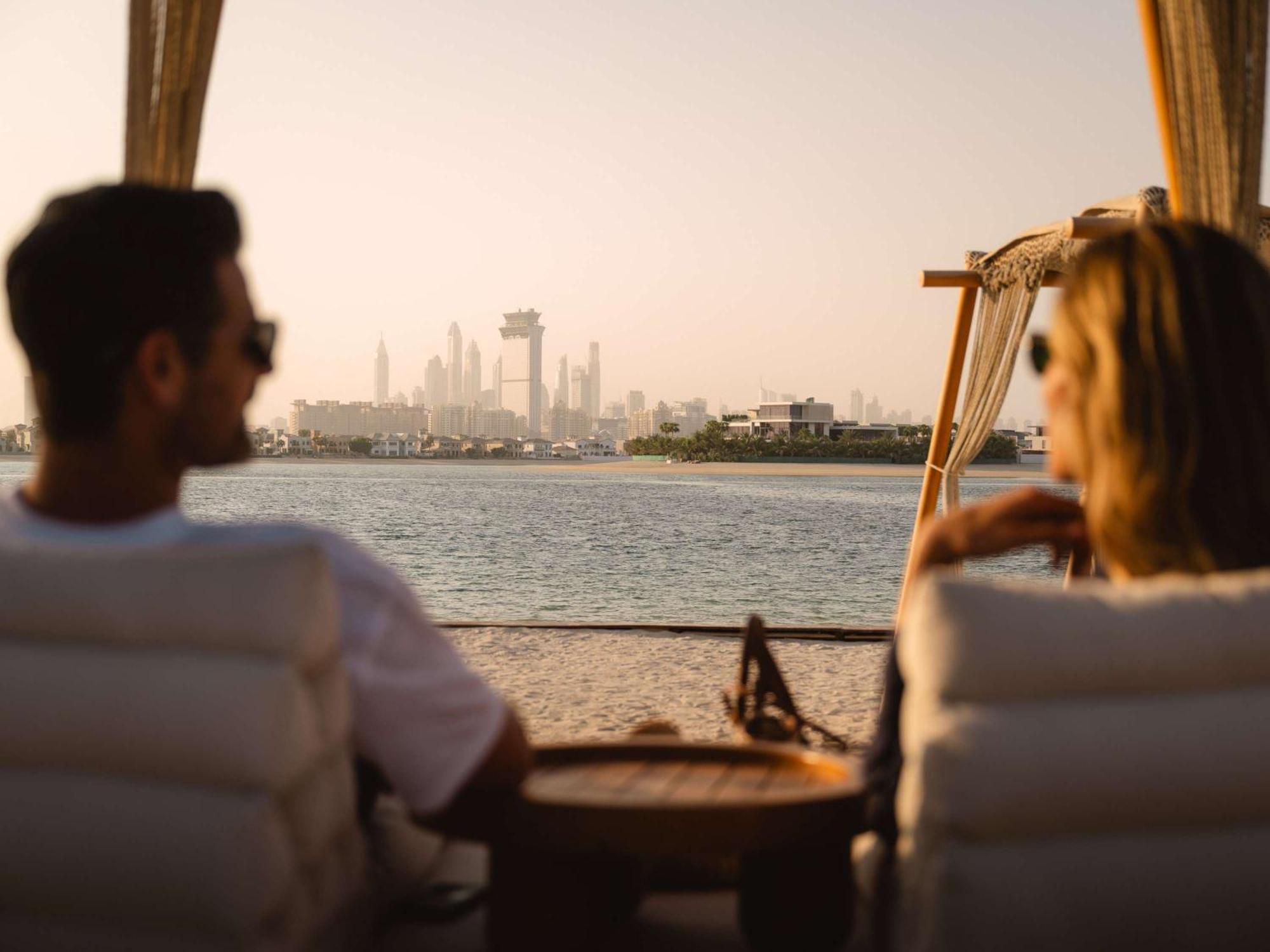 Sofitel Dubai The Palm Resort & Spa Esterno foto View of the Dubai skyline from the beach at Jumeirah at Creekside