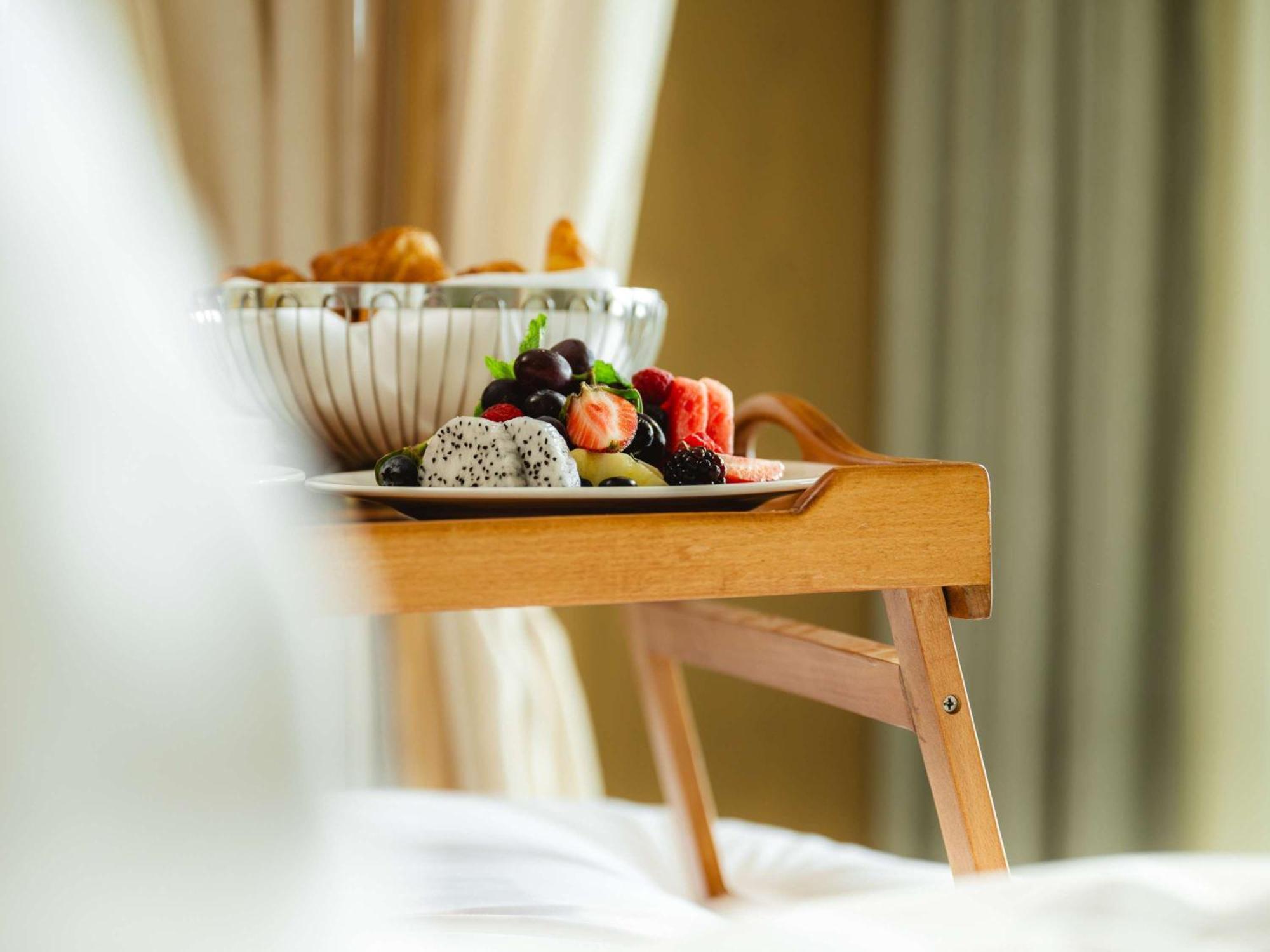 Sofitel Dubai The Palm Resort & Spa Esterno foto A breakfast tray