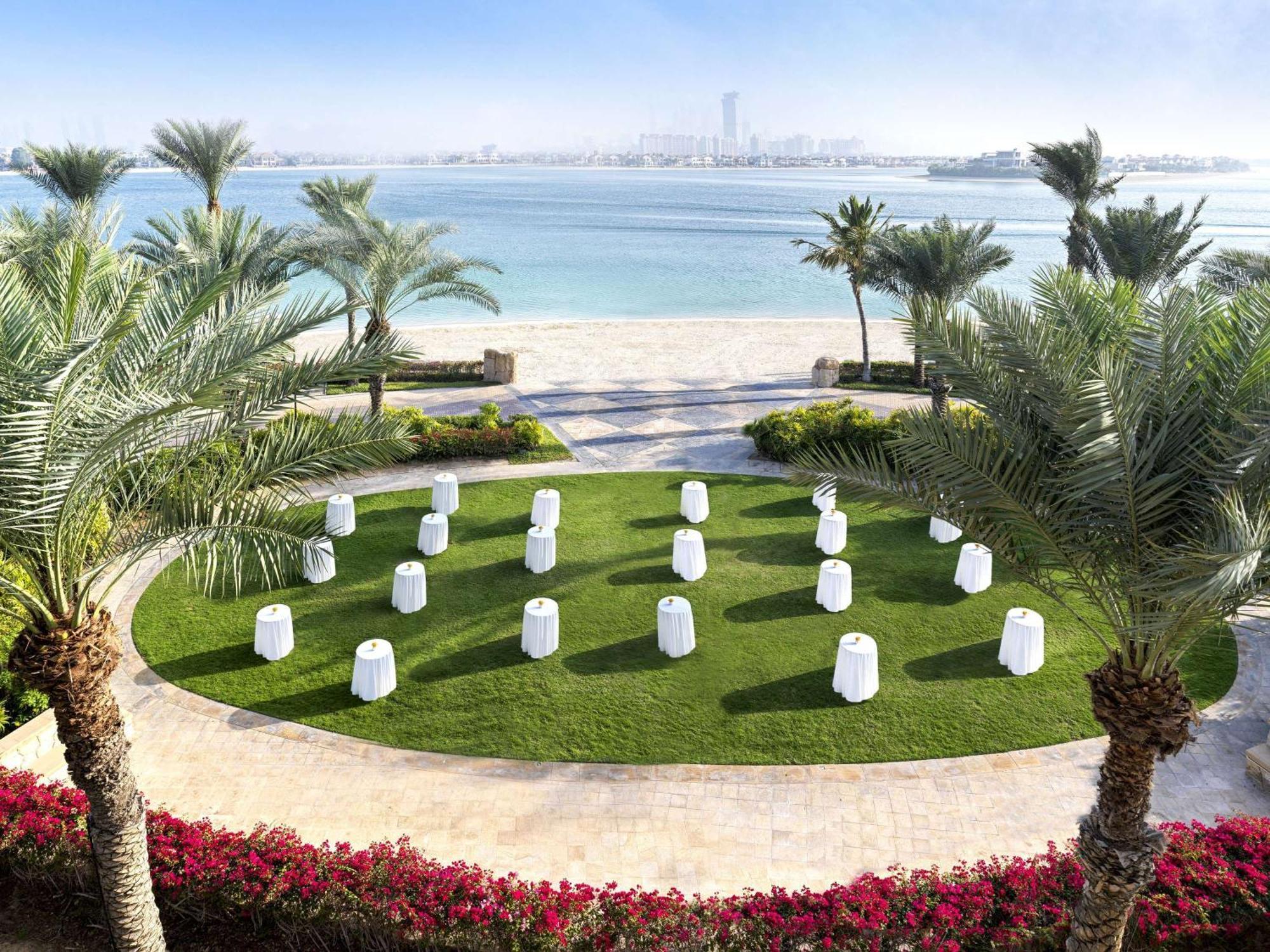 Sofitel Dubai The Palm Resort & Spa Esterno foto The Beach at Jumeirah Atlantis