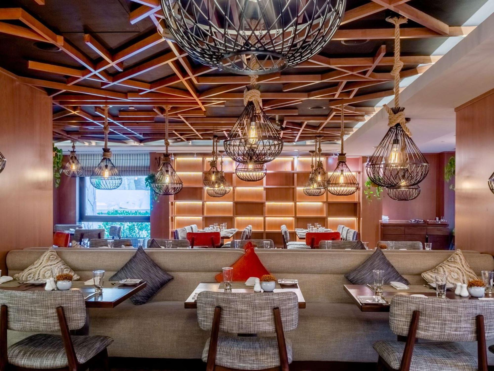 Sofitel Dubai The Palm Resort & Spa Esterno foto Interior of the restaurant