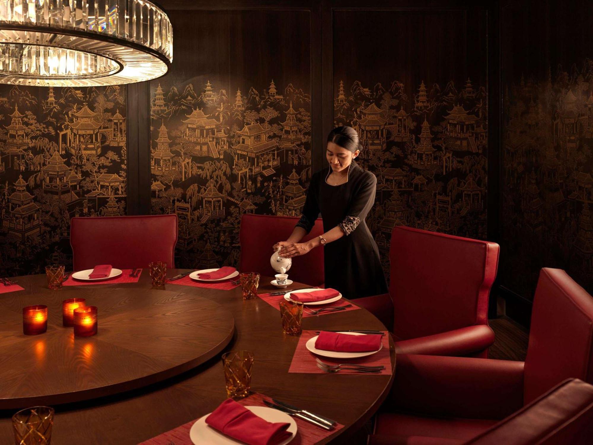 Sofitel Dubai The Palm Resort & Spa Esterno foto A restaurant in Bangkok