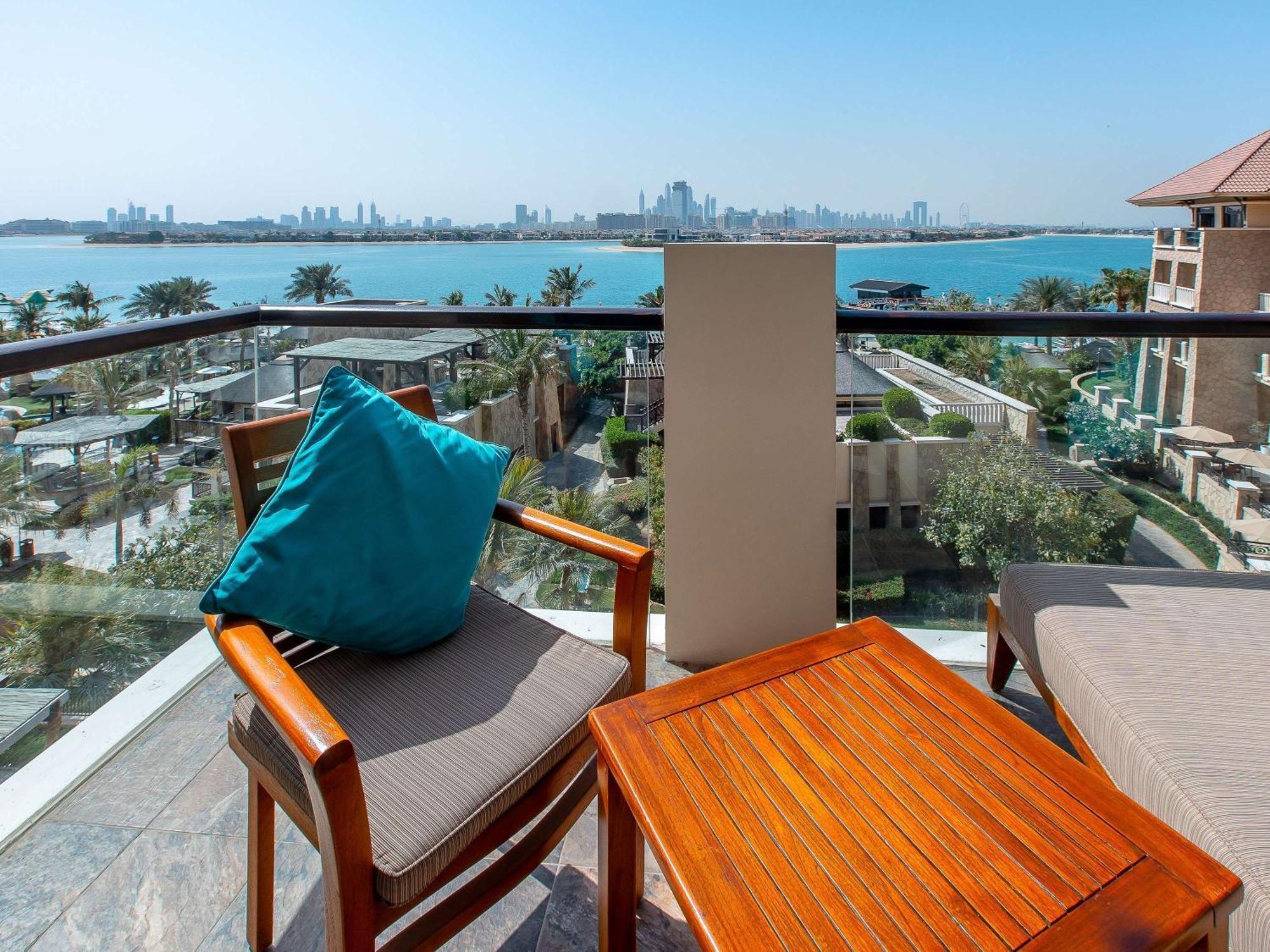 Sofitel Dubai The Palm Resort & Spa Esterno foto View from a balcony