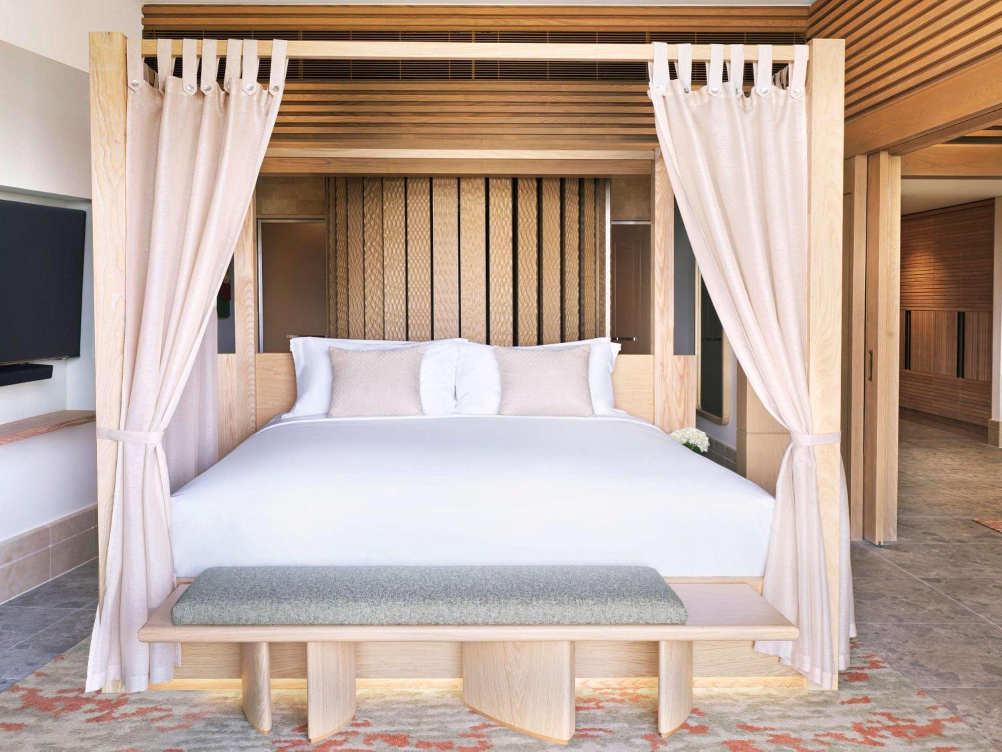 Sofitel Dubai The Palm Resort & Spa Esterno foto A bed with a canopy