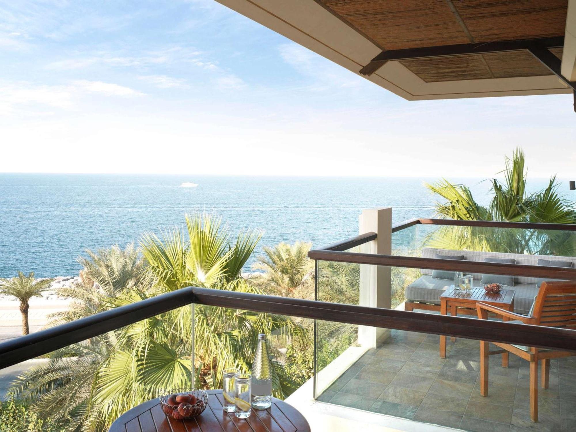Sofitel Dubai The Palm Resort & Spa Esterno foto View from a suite at the InterContinental Sanctuary Cove Resort