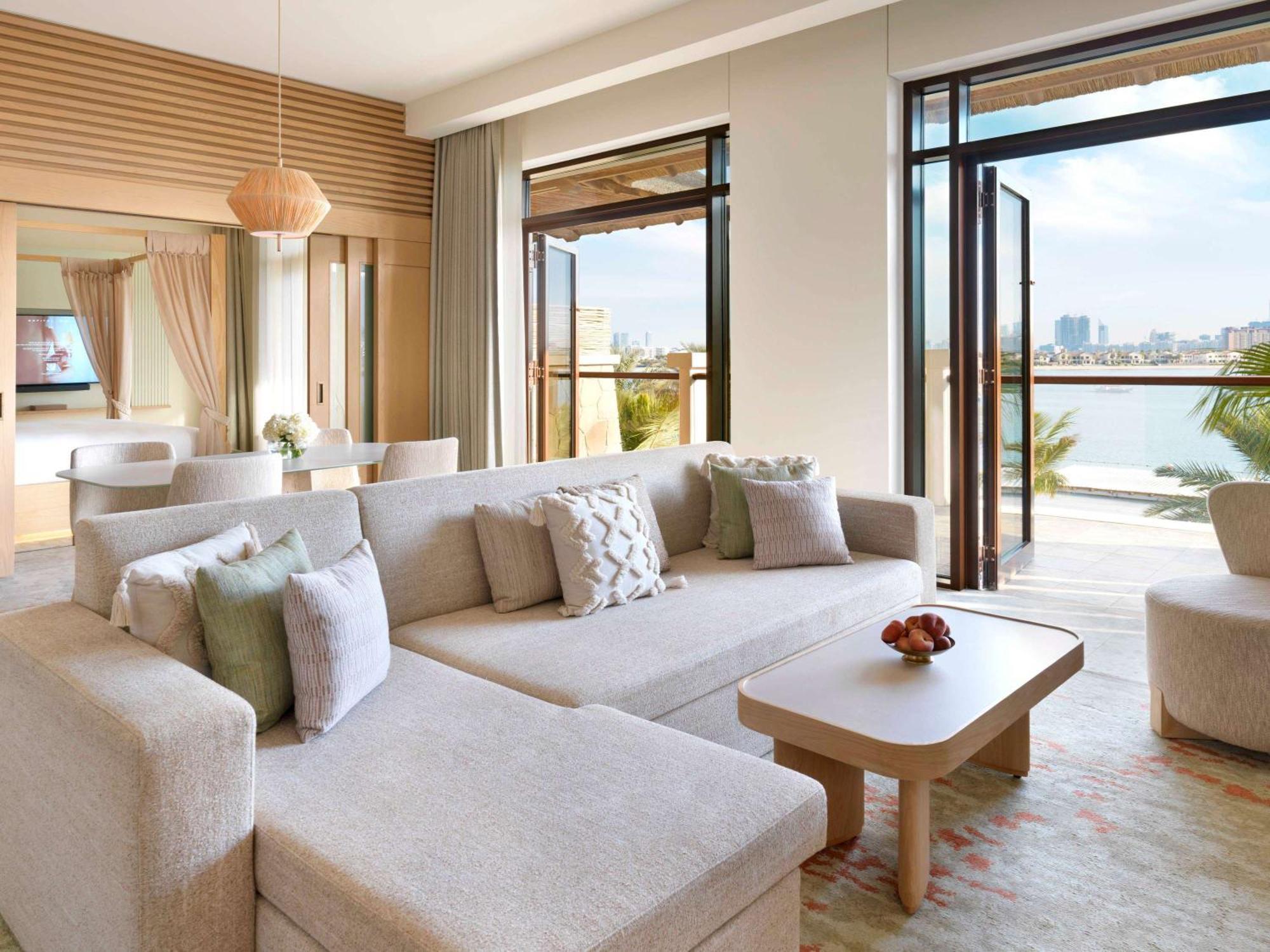 Sofitel Dubai The Palm Resort & Spa Esterno foto A living room at the hotel