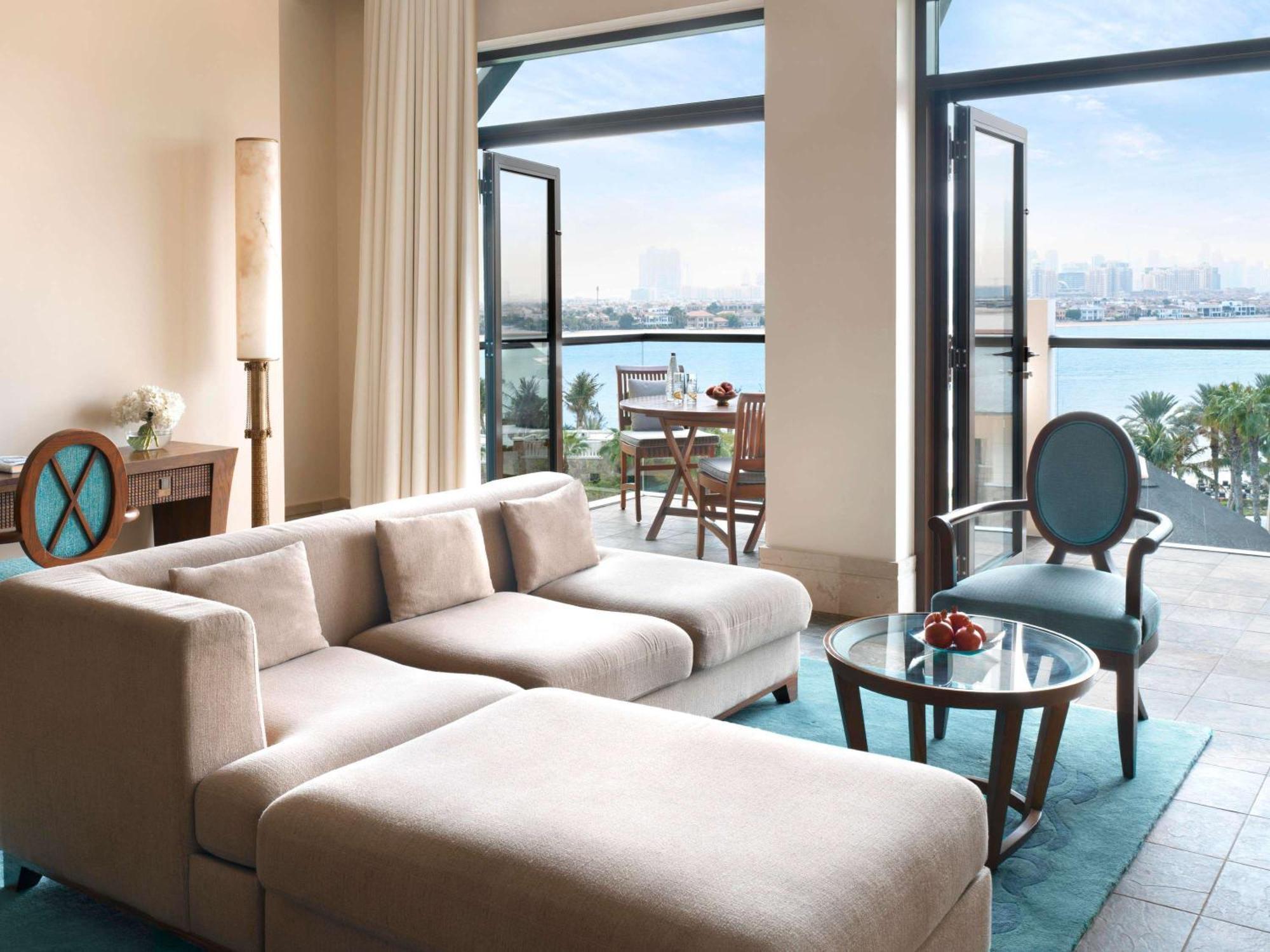 Sofitel Dubai The Palm Resort & Spa Esterno foto A living room at the Jumeirah Beach Hotel