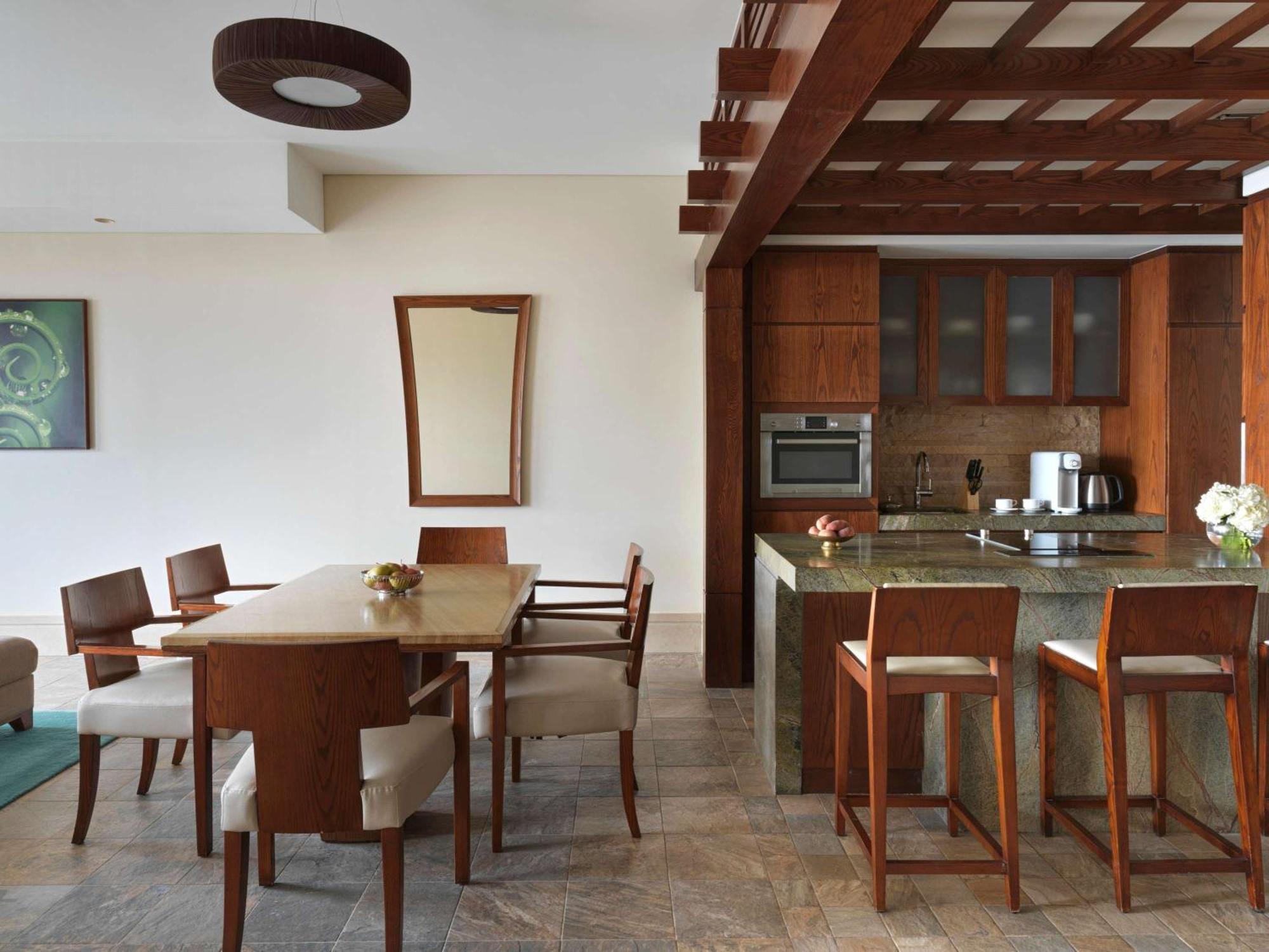 Sofitel Dubai The Palm Resort & Spa Esterno foto A kitchen and dining room