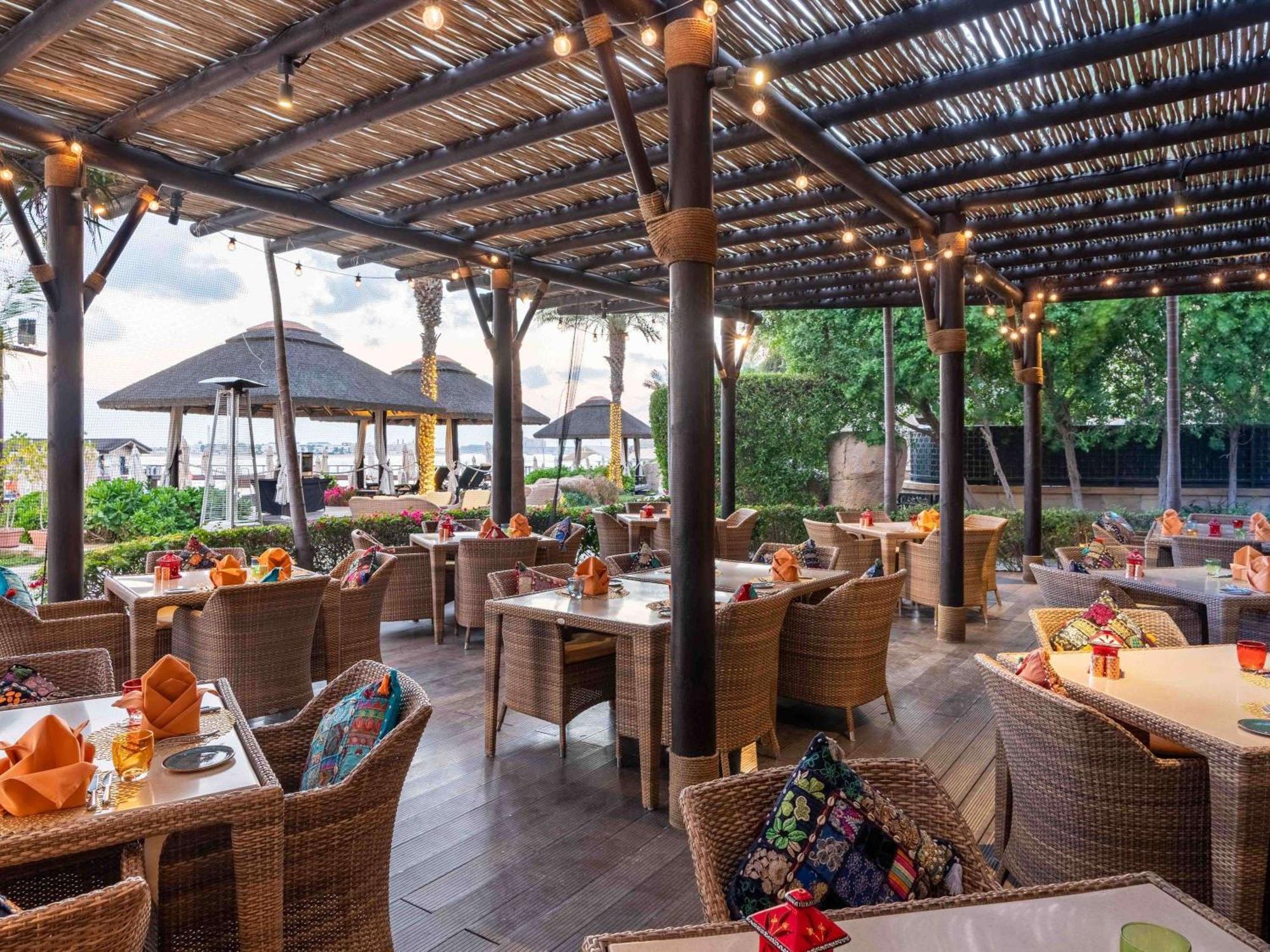 Sofitel Dubai The Palm Resort & Spa Esterno foto The Beach Club
