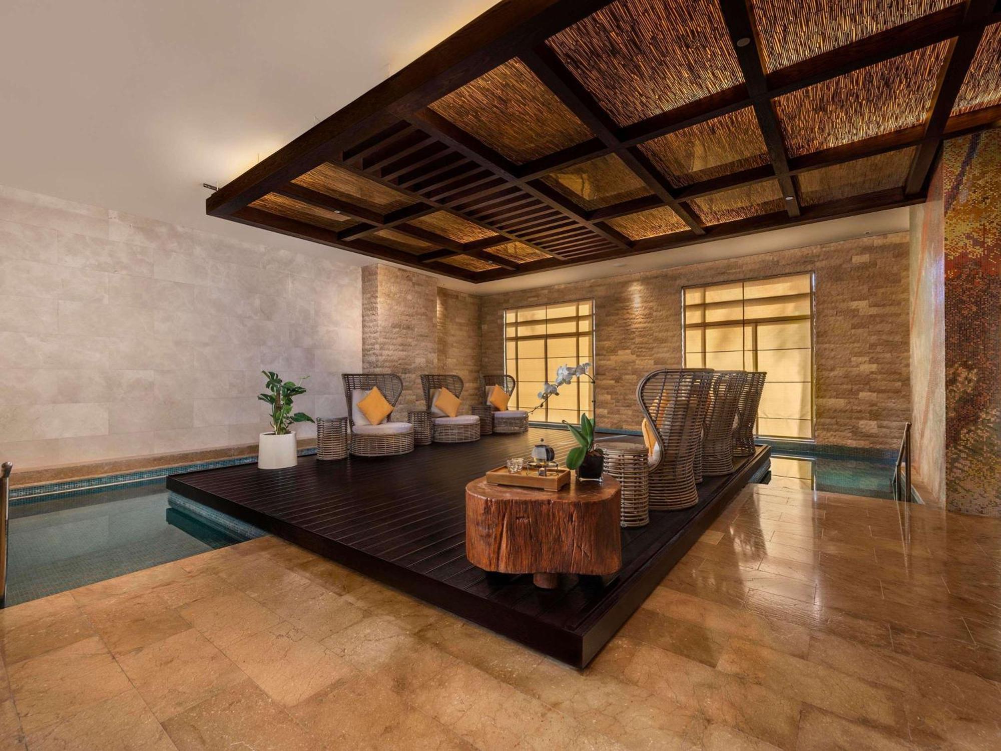 Sofitel Dubai The Palm Resort & Spa Esterno foto The lobby of the hotel
